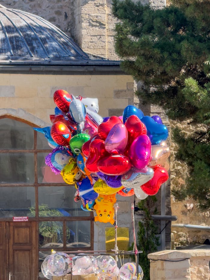 Vibrant assortment of colorful balloons outside in Elazığ, Türkiye, capturing a lively atmosphere.